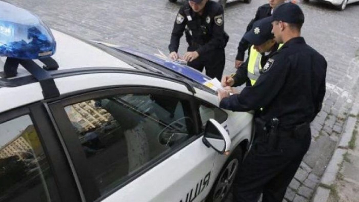 Страховой полис водители могут теперь показать в телефоне, но действителен ли он проверят по базе