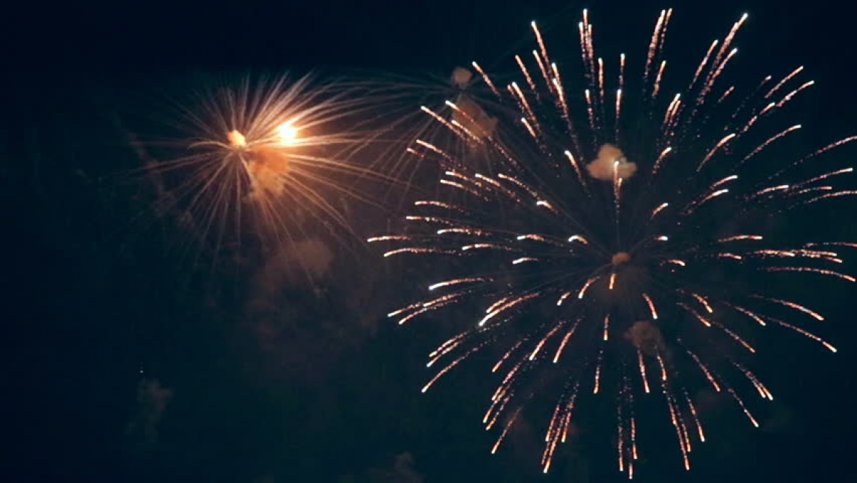 В Павлограде День памяти и примирения решили отметить салютом