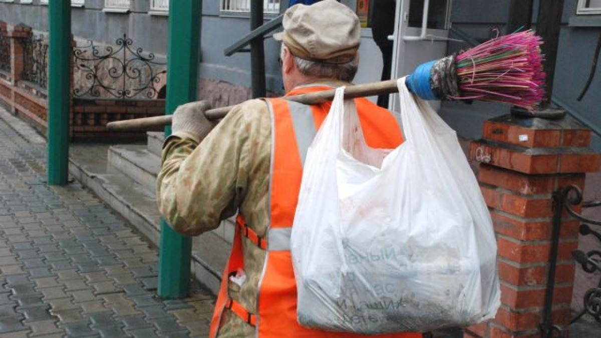 Директора КП «Павлограджитлосервис» уволили за налоговые долги предприятия