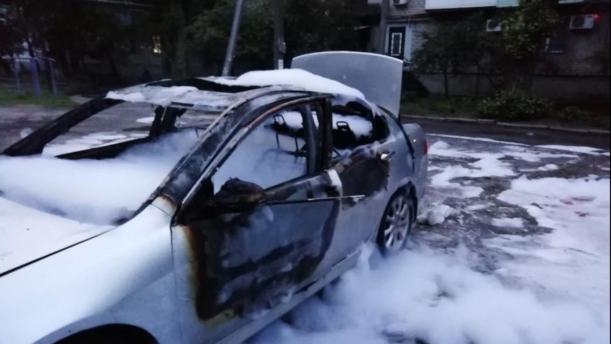 В Павлограде на улице Центральной спалили автомобиль