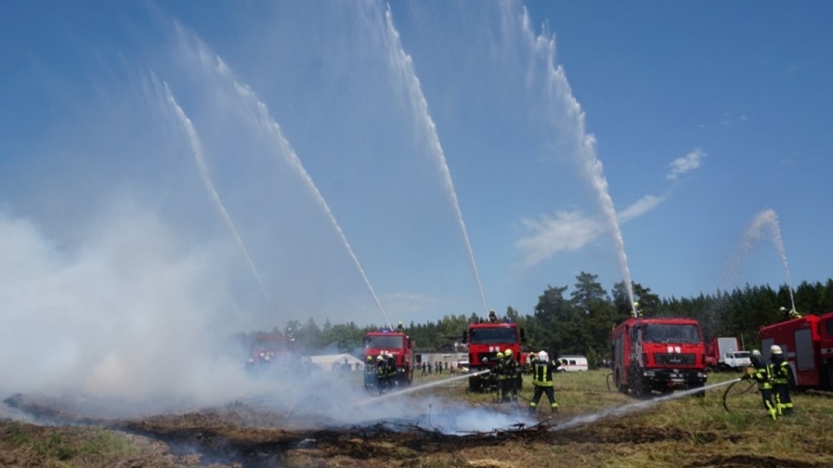 На Днепропетровщине провели масштабные учения по тушению лесных пожаров
