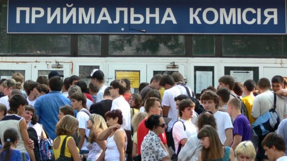 В Украине стартовал прием заявлений в вузы