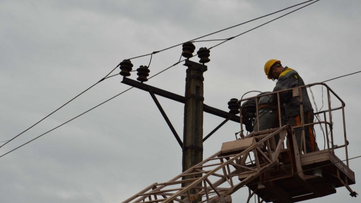 В Украине без света остались более 200 населенных пунктов