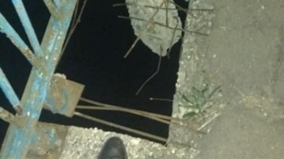 Жители Павлограда жалуются на дырявый мост - фото