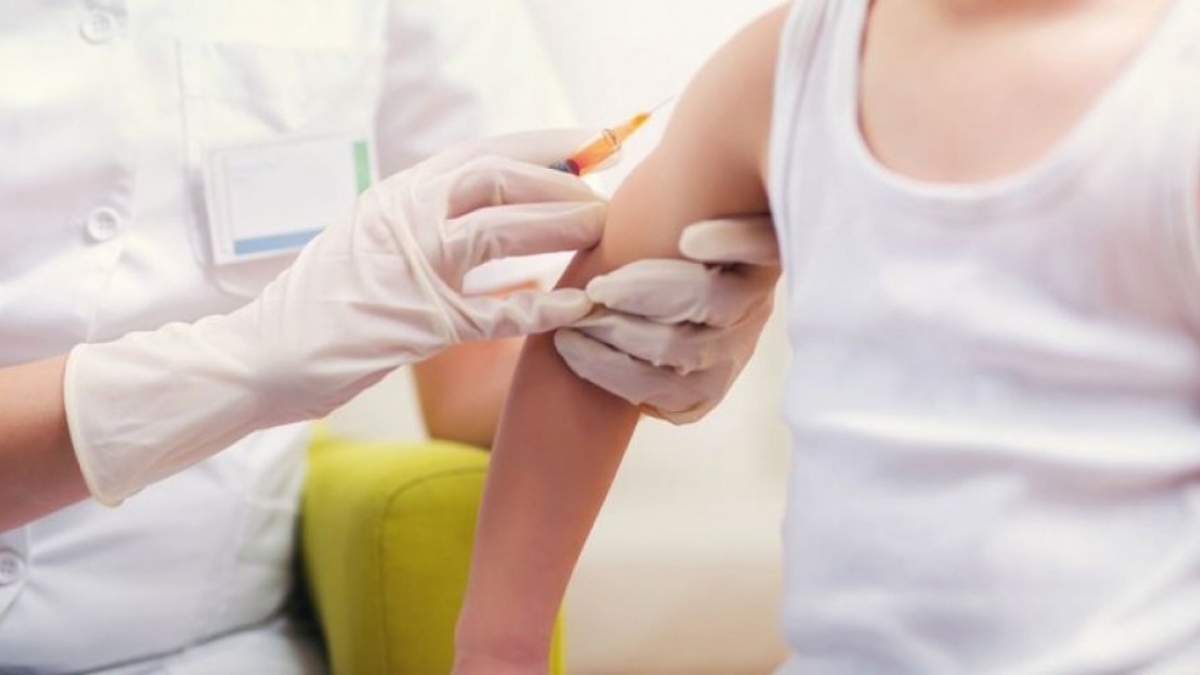 Невакцинированные дети не смогут посещать детские сады и школы с другими учениками