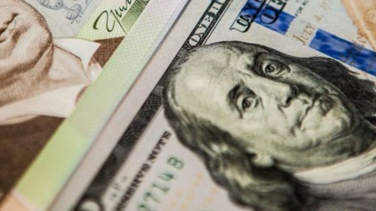Доллар резко подешевел в обменниках