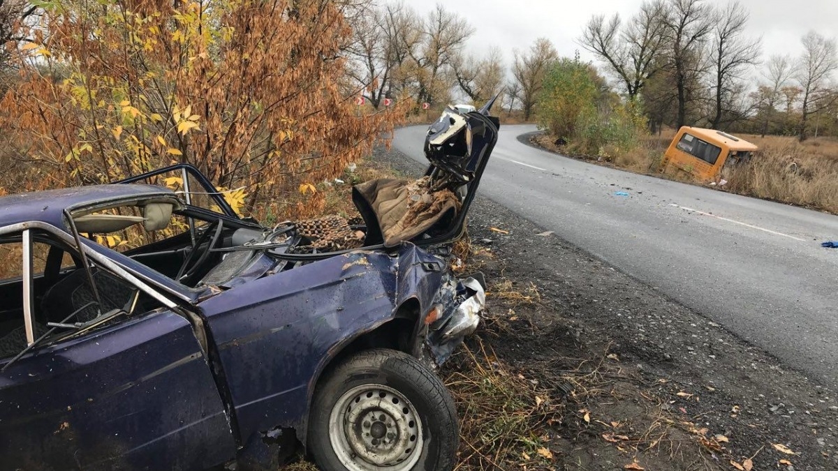 ДТП между селами Богдановка и Богуслав - легковушка столкнулась с автобусом