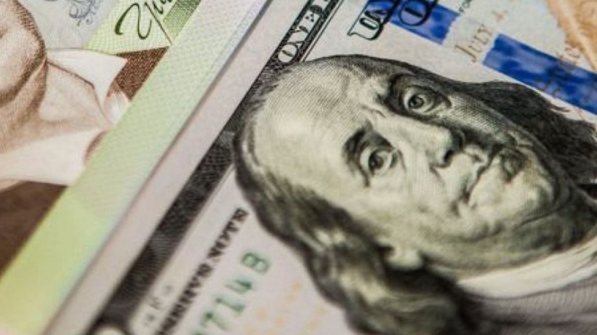 Доллар снова дорожает в обменниках