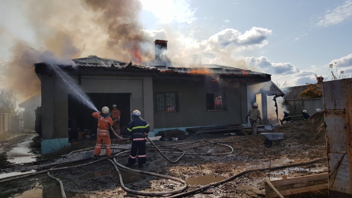 В Юрьевке загорелся новострой - пожар тушили полтора часа