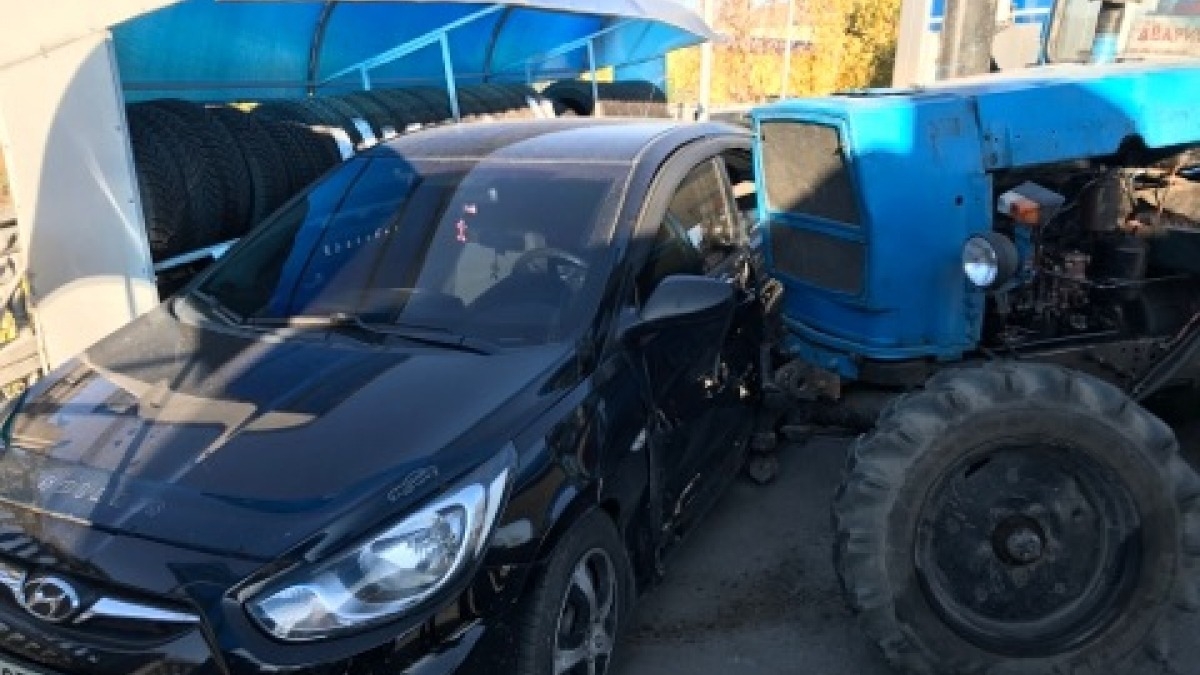 ДТП в Павлограде - трактор протаранил иномарку