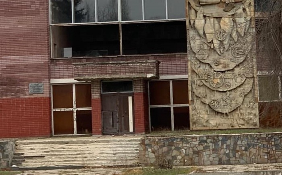 В законсервированном помещении бассейна 