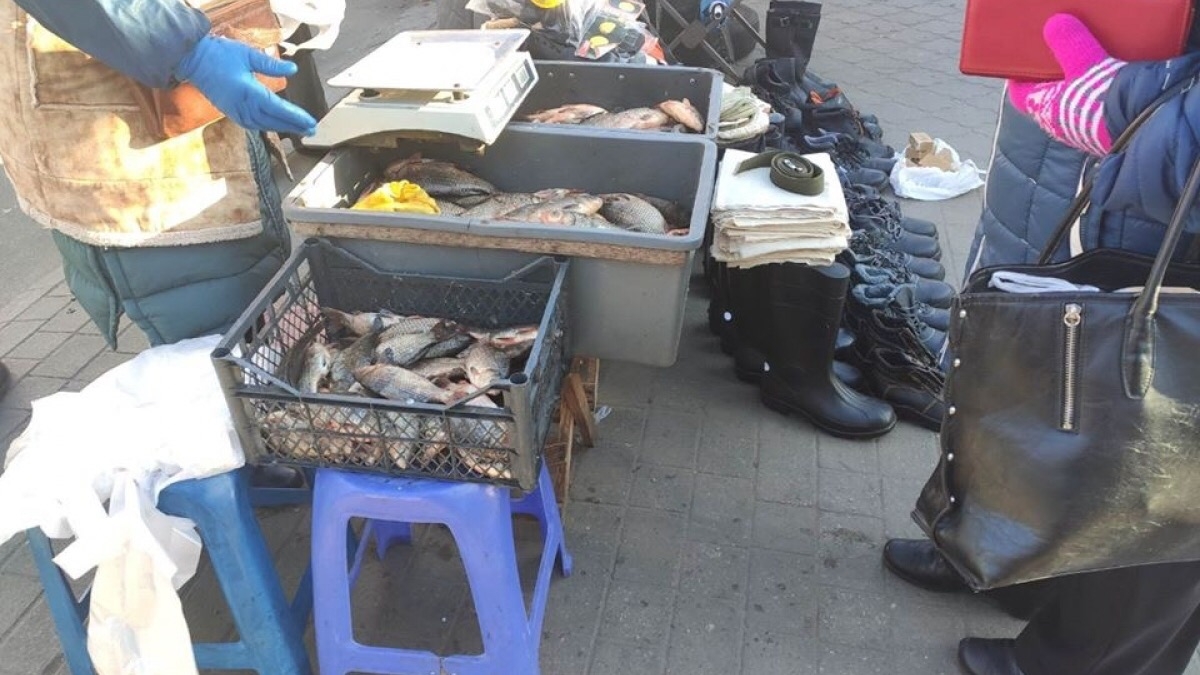 В Павлограде на рынке полицейские изъяли 50 килограмм рыбы