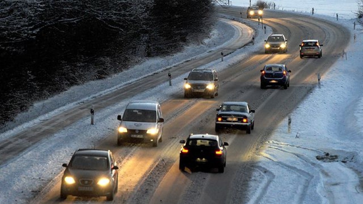 Спасатели предупреждают о гололедице