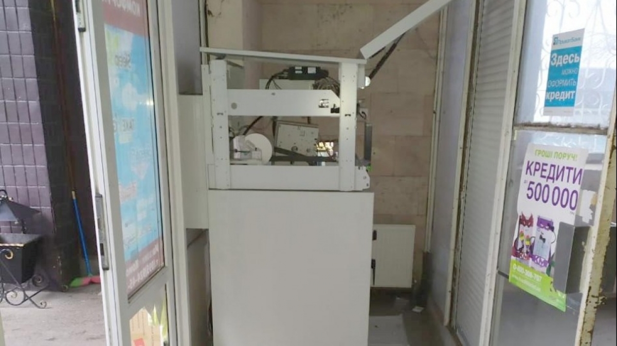 В Петропавловке двое несовершеннолетних пытались похитить из банкомата деньги