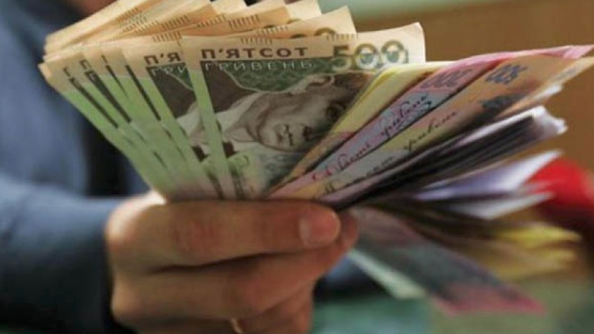 Доллар в обменниках начал дорожать в начале недели