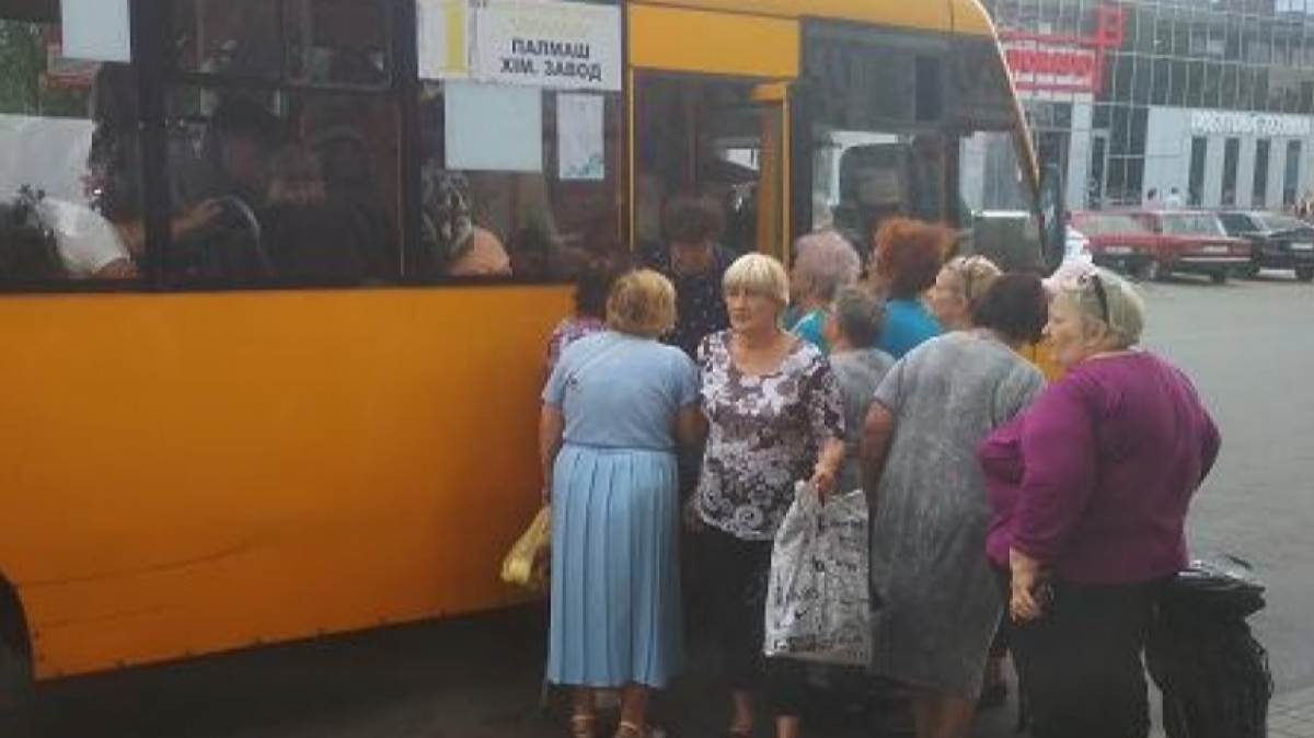 Льготникам Павлограда с понедельника ограничат доступ к общественному транспорту