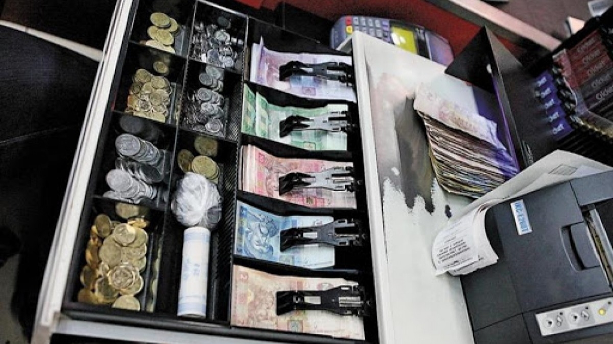 В субботу житель Терновки ограбил магазин угрожая продавщице