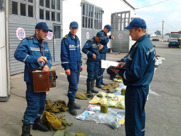 В Павлограде наградили спасателей, гасивших пожар при взрыве дома на Днепровской