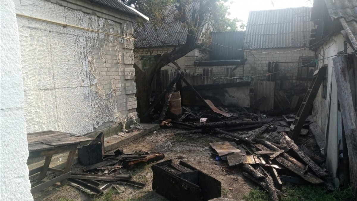 В Павлоградском районе после скандала мужчина подпалил дом