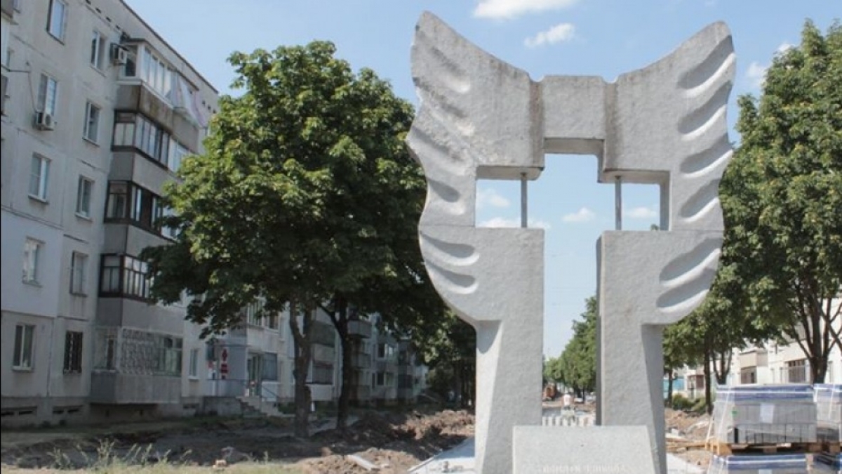 В Павлограде демонтируют памятный знак узникам и жертвам лагеря военнопленных