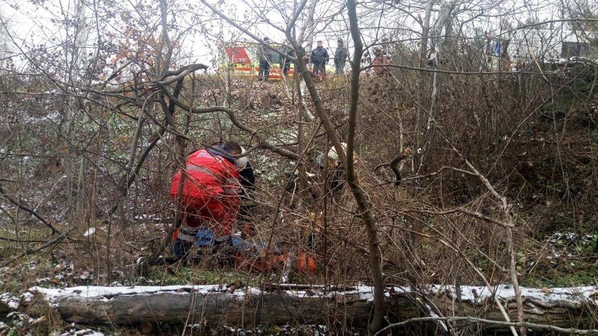В Павлограде из заброшенного песчаного карьера спасли павлоградца с обморожением