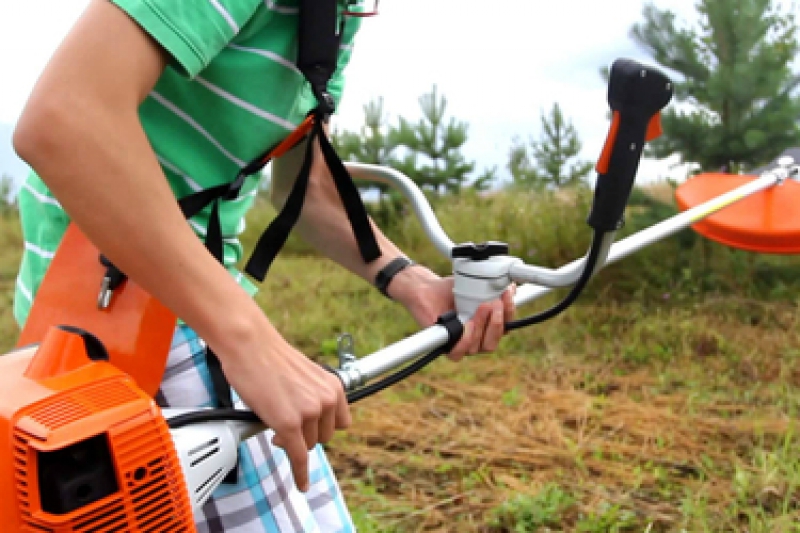 Решив подзаработать, мужчина украл пилу, бензокосу и велосипед