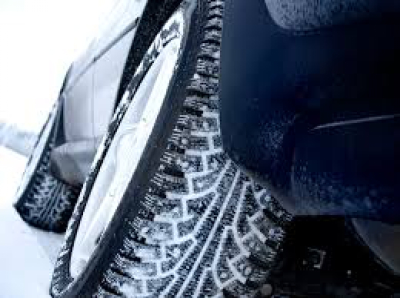 Полиция Днепропетровщины просит водителей переобуть свои машины