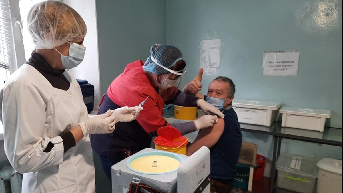 В Павлограде вакцинировали работников «скорой помощи»