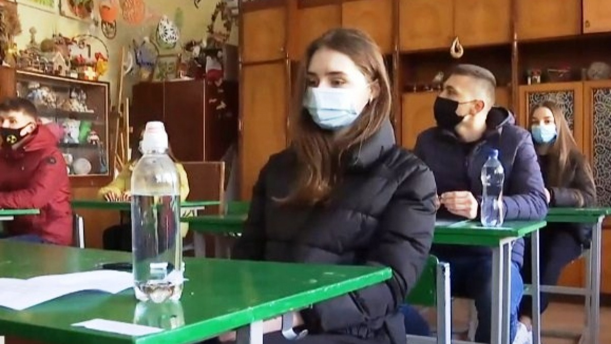 ВР освободила от государственной итоговой аттестации всех одиннадцатиклассников