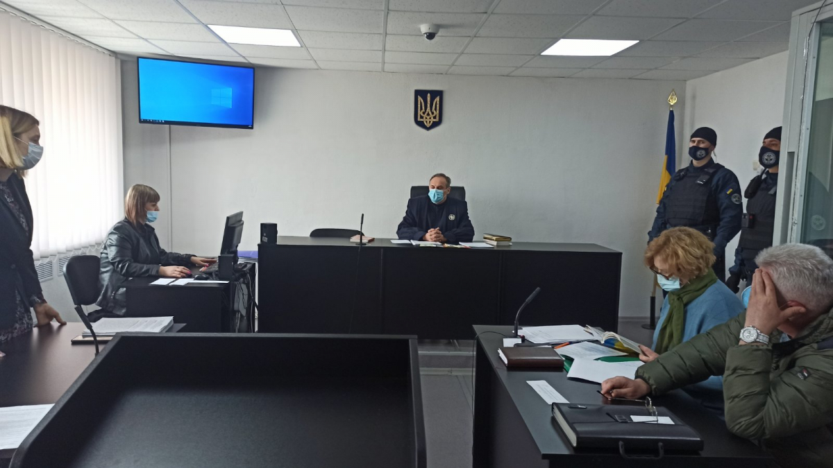 В Павлограде судят мужчину, который угрожал пистолетом соседке и ее детям (Подробности)