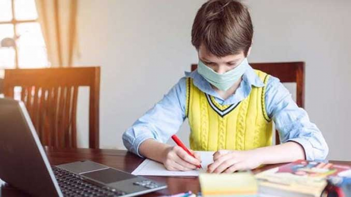 С понедельника школьники Павлограда возвращаются на учебу