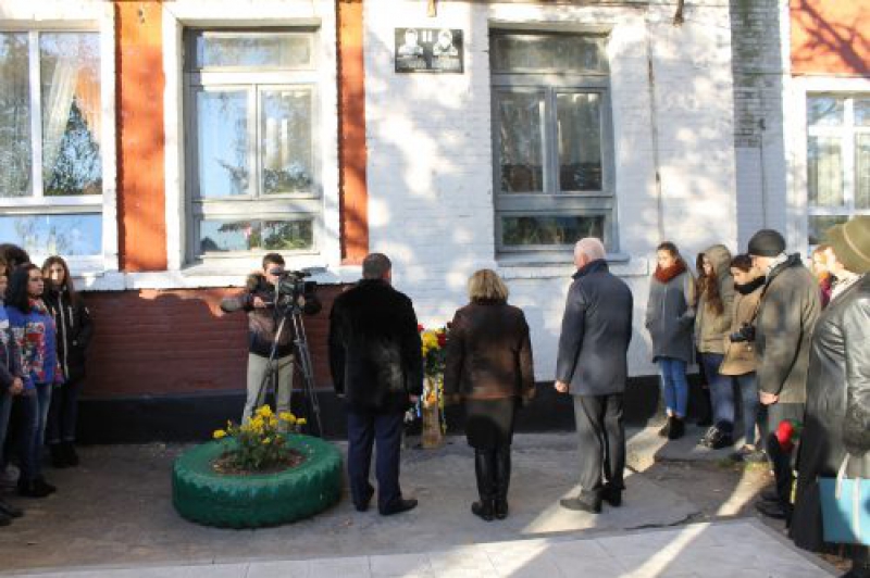 В школе № 2 открыли мемориальную доску