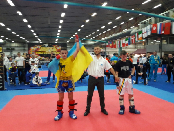 15-летний павлоградец второй год подряд завоевывает титул чемпиона мира по кикбоксингу