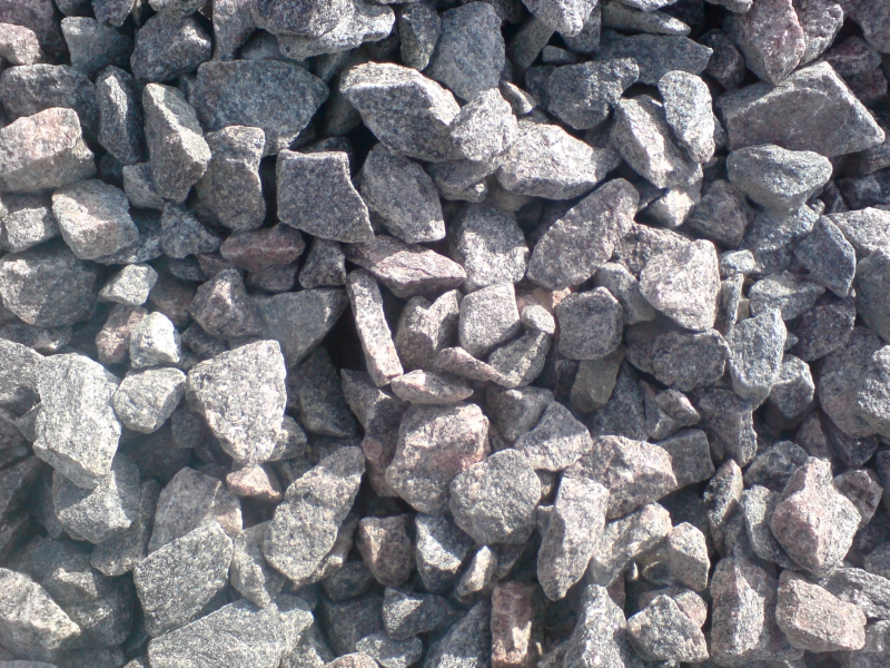 Коммерческого директора Павлоградского химзавода судят из-за проданного в РФ щебня