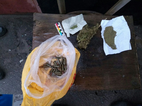 Павлоградец сушил на чердаке партию марихуаны, а в доме организовал притон