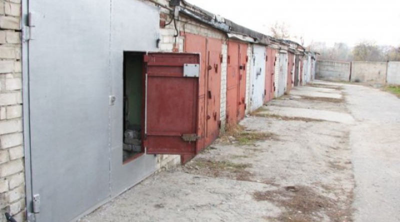 Вор проломил крышу гаража и украл оттуда имущества на тысячи гривен