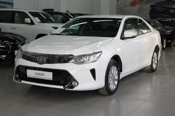 Когда же старый Opel Omega заменит белая Toyota Camry? 