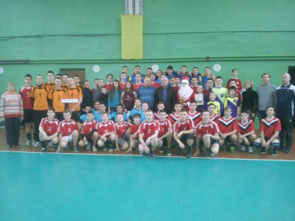 В Павлограде состоялся новогодний турнир по волейболу 