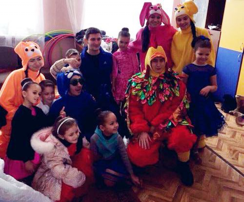 Дети Павлоградского учебно-реабилитационного центра получили сладкие подарки