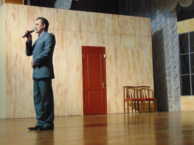 Спектакль «Елки на 8-ом этаже» Нового театра произвел в Павлограде настоящий фурор