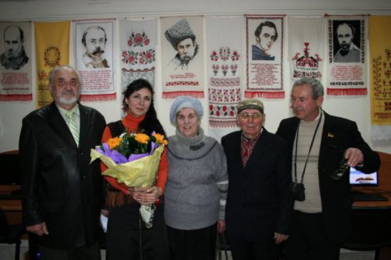 Павлоградки получили награды за патриотическую литературу