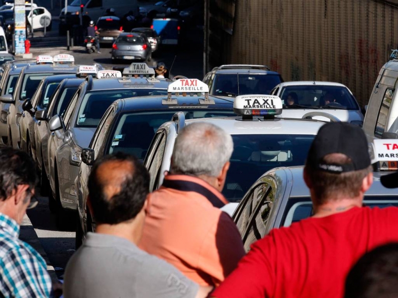 В Павлограде трудоустроют всех таксистов