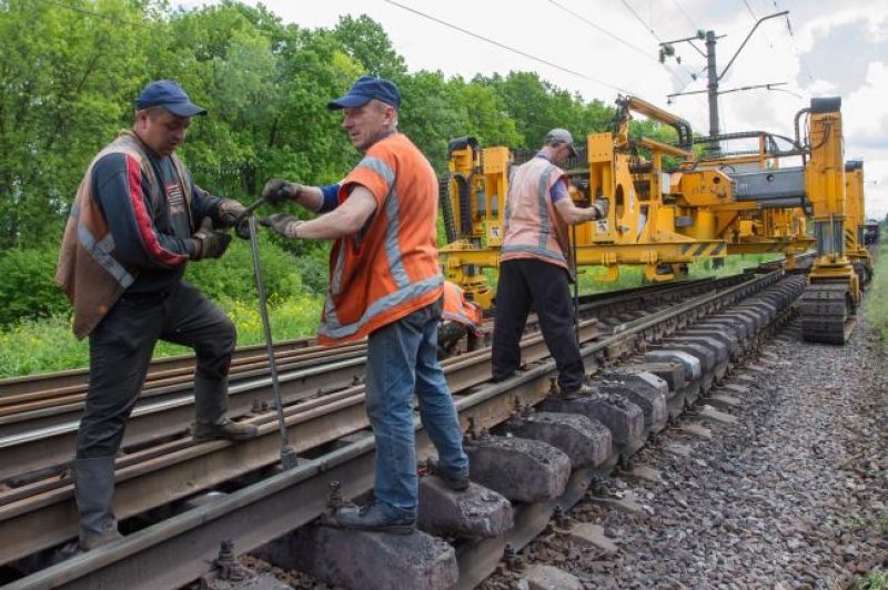 Укрзалізниця начинает реконструкцию железнодорожных путей