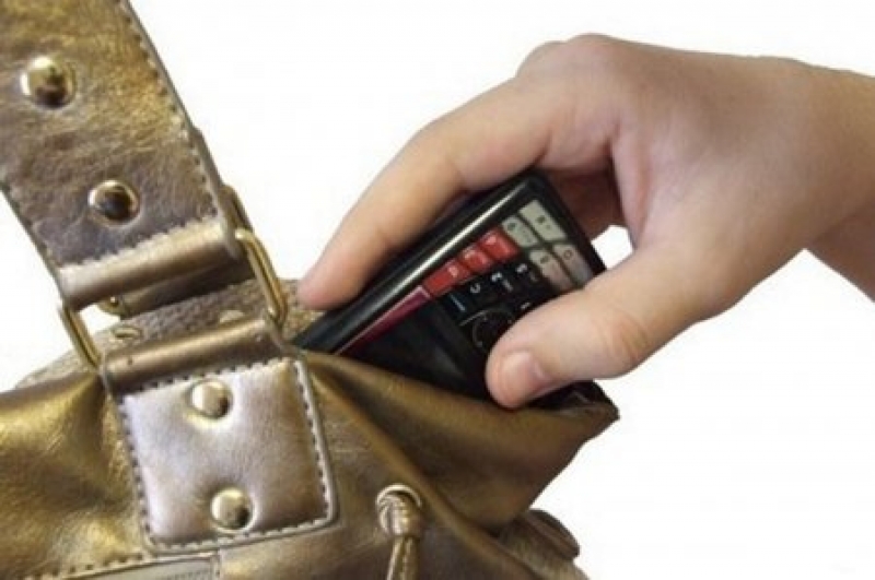 В Терновке парень обманывал девушек