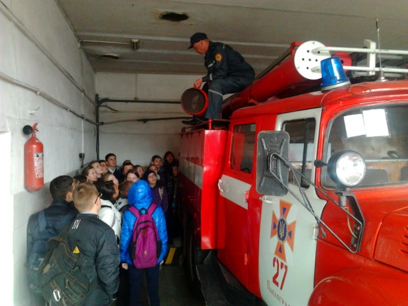 В Павлограде спасатели провели экскурсию в пожарной части