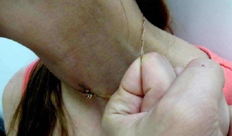 В Днепре поймана «на горячем» 20-ти летняя похитительница цепочек 