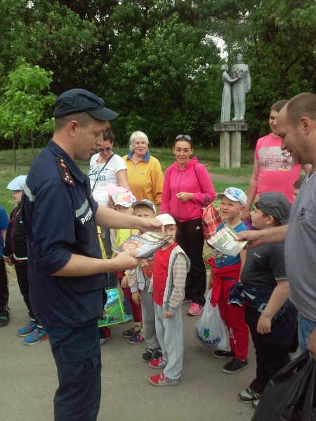 Павлоградские спасатели провели профилактический рейд в парке им. 1 Мая