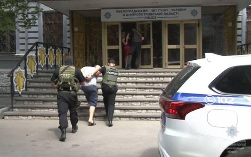 На Днепропетровщине полиция задержала мужчин за нападение  и кражу четверти миллиона гривен 