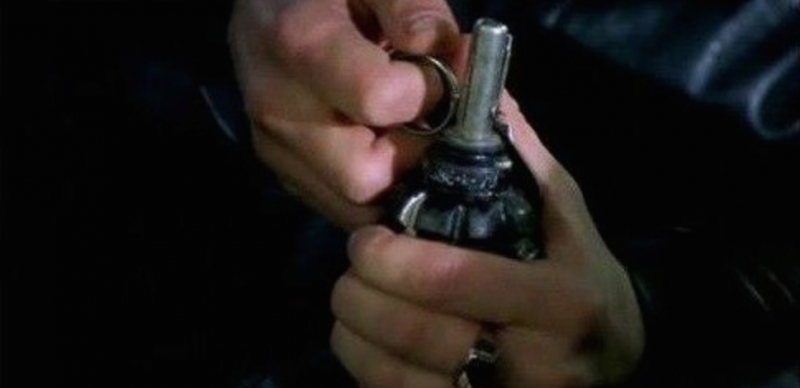 Из-за разборок  под Днепром от взрыва гранаты погиб мужчина и пострадали прохожие