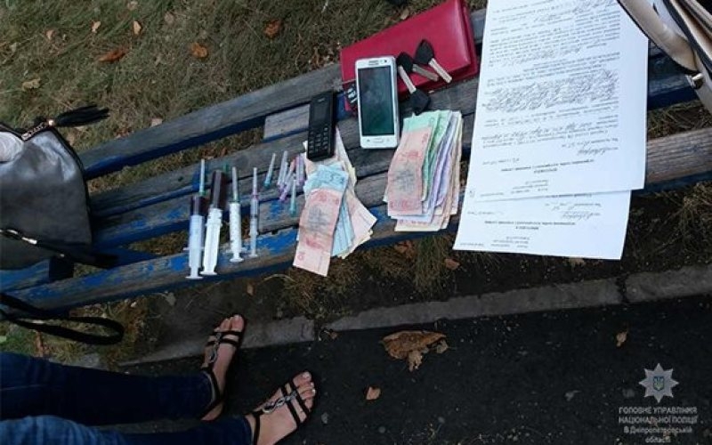 В Павлоградском районе поймали наркосбытчицу 